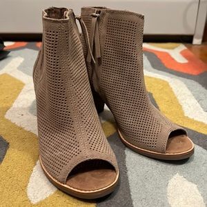 Toms Majorca peep toe booties- excellent condition!